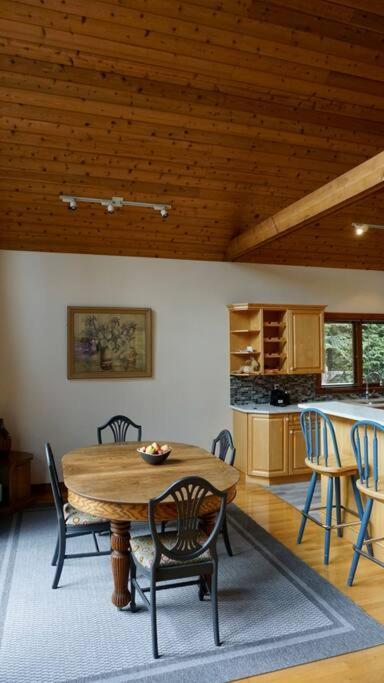 Chalet Style Cottage Near Shawnigan Lake Exterior foto